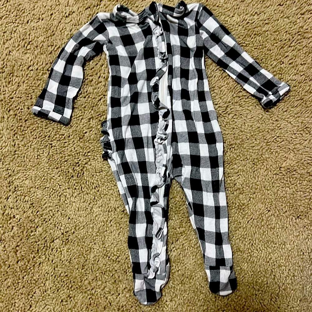Spearmint love 0-3 month checkered onesie